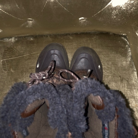 Big girls North Face winter boots size 3 - Picture 7 of 8